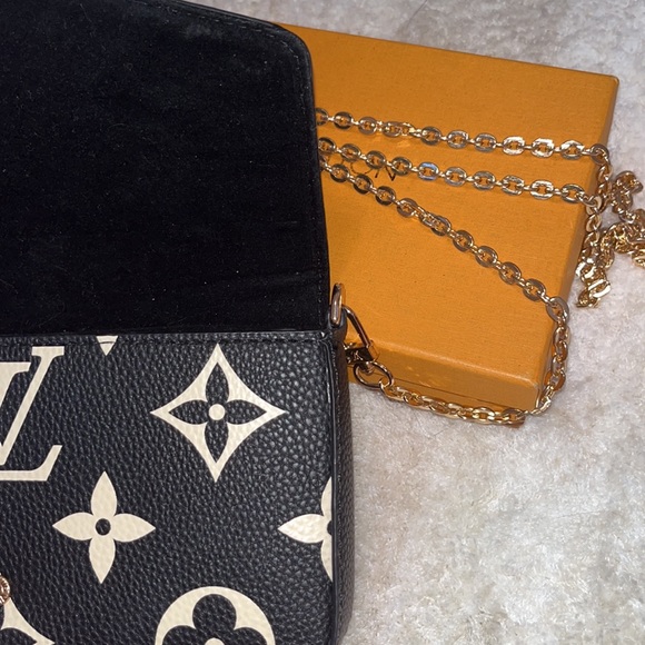 Crossbody Purse - Picture 3 of 9